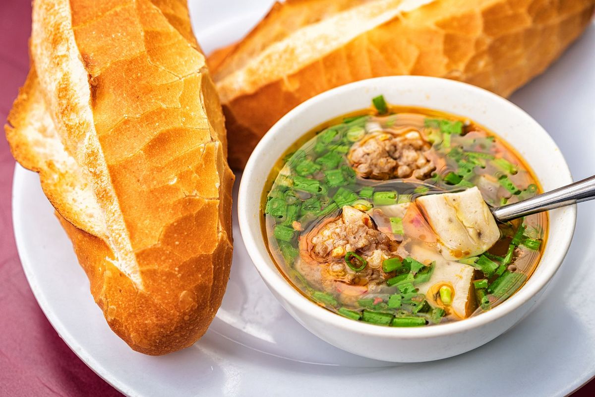 Bánh mì xíu mại Hoàng Diệu